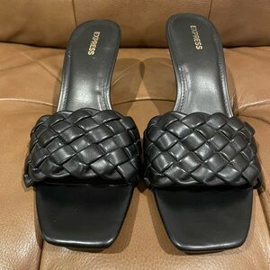 Express heeled sandals